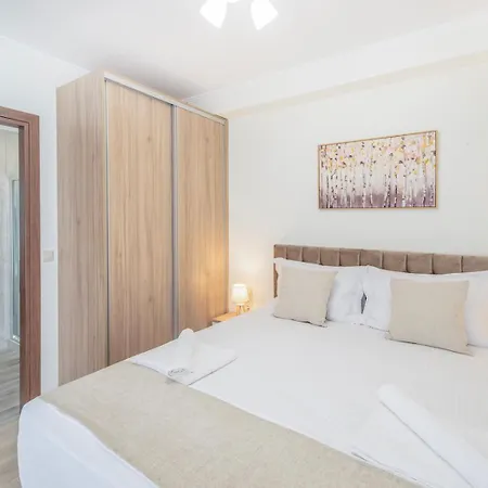 Plaka Apartment *