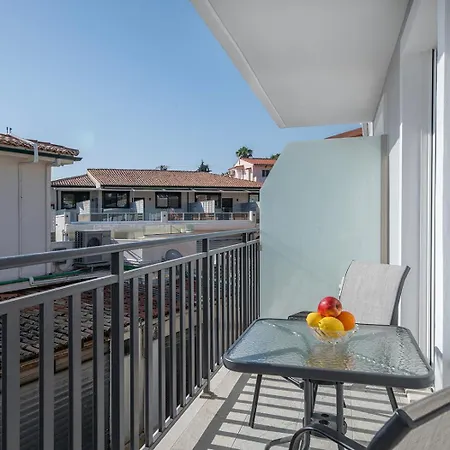 Plaka Apartment