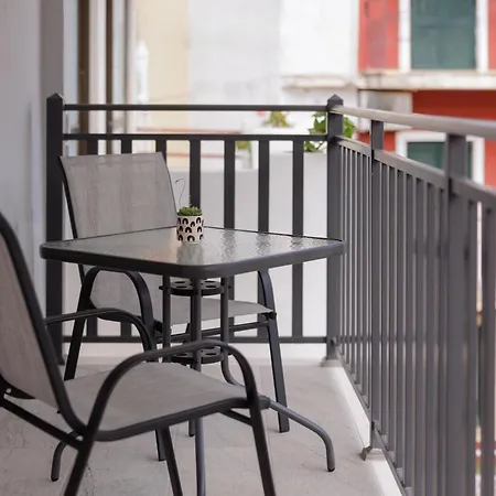 Apartment Plaka *